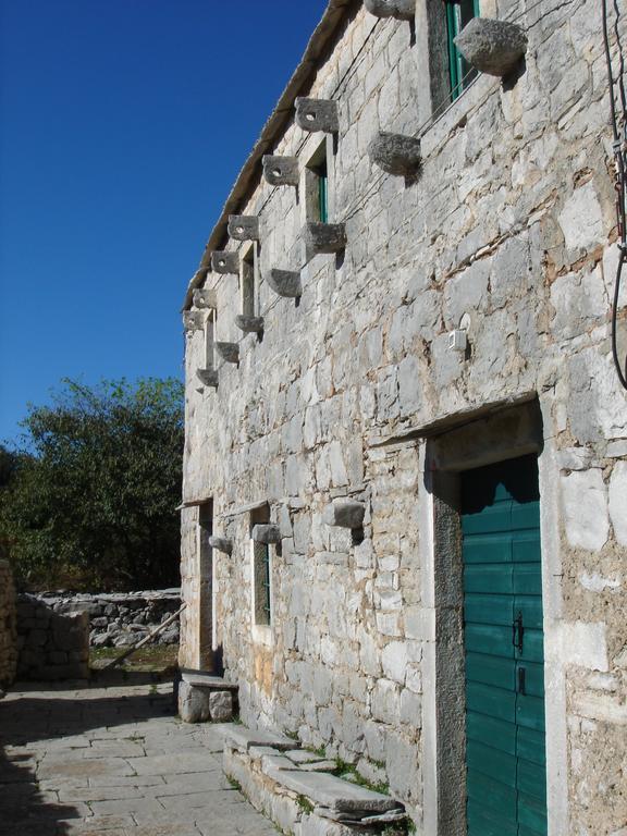 Trim Rooms And Apartments Loviste Exterior photo